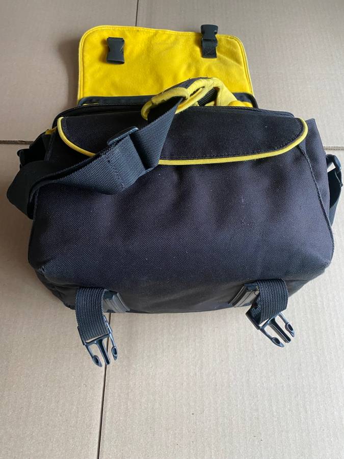 NIKON   CAMERA BAG IN GOOD  CONDITION